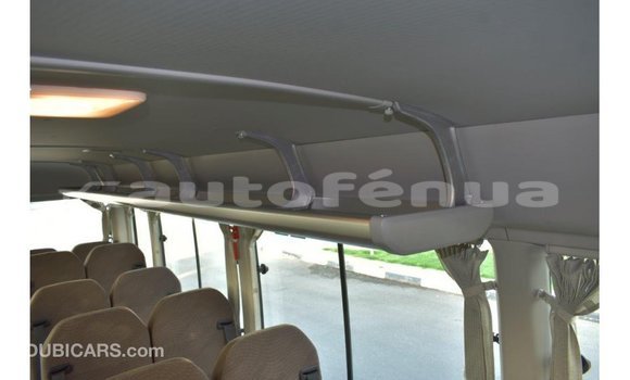 Acheter Import Voiture Toyota Coaster Blanc à Import - Dubai, Marquesas Acheter Import Voiture Toyota Coaster Blanc à Import - Dubai, Marquesas