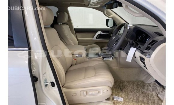 Buy Import Toyota Land Cruiser White Car in Import - Dubai in Marquesas Buy Import Toyota Land Cruiser White Car in Import - Dubai in Marquesas