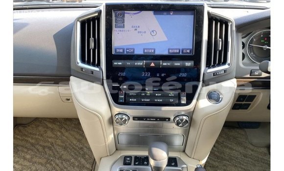 Buy Import Toyota Land Cruiser White Car in Import - Dubai in Marquesas Buy Import Toyota Land Cruiser White Car in Import - Dubai in Marquesas