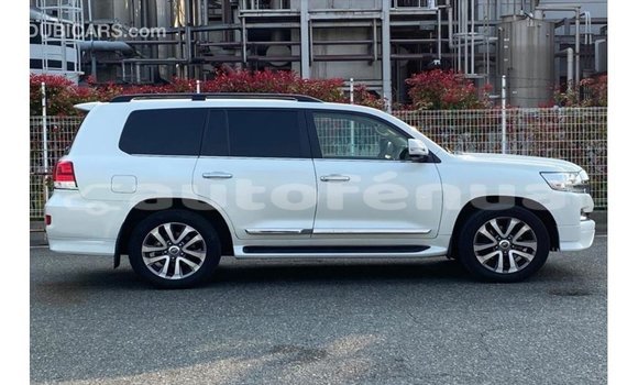 Buy Import Toyota Land Cruiser White Car in Import - Dubai in Marquesas Buy Import Toyota Land Cruiser White Car in Import - Dubai in Marquesas
