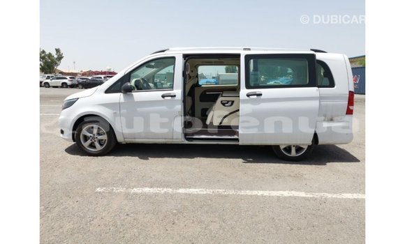 Acheter Import Voiture Mercedes-Benz Vito Blanc à Import - Dubai, Marquesas Acheter Import Voiture Mercedes-Benz Vito Blanc à Import - Dubai, Marquesas