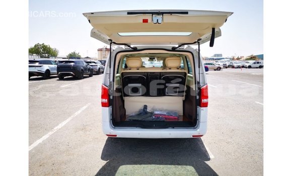 Acheter Import Voiture Mercedes-Benz Vito Blanc à Import - Dubai, Marquesas Acheter Import Voiture Mercedes-Benz Vito Blanc à Import - Dubai, Marquesas