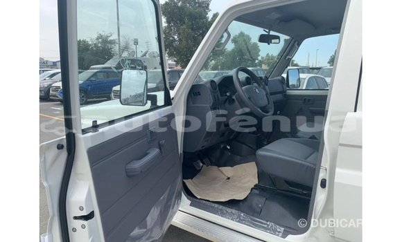 Buy Import Toyota Land Cruiser White Car in Import - Dubai in Marquesas Buy Import Toyota Land Cruiser White Car in Import - Dubai in Marquesas