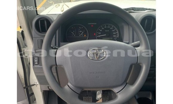 Buy Import Toyota Land Cruiser White Car in Import - Dubai in Marquesas Buy Import Toyota Land Cruiser White Car in Import - Dubai in Marquesas