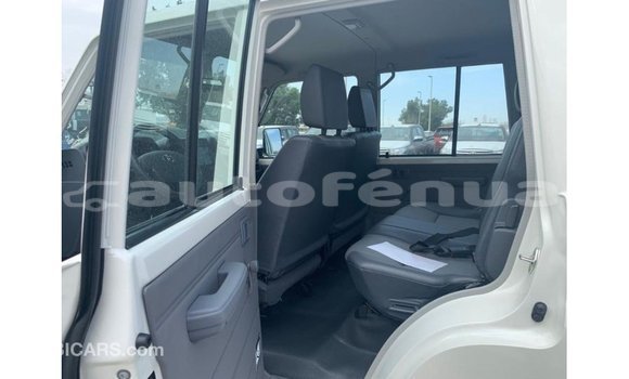 Buy Import Toyota Land Cruiser White Car in Import - Dubai in Marquesas Buy Import Toyota Land Cruiser White Car in Import - Dubai in Marquesas
