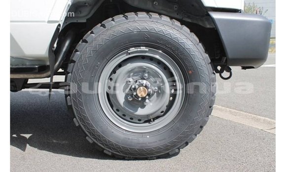 Buy Import Toyota Land Cruiser White Car in Import - Dubai in Marquesas Buy Import Toyota Land Cruiser White Car in Import - Dubai in Marquesas