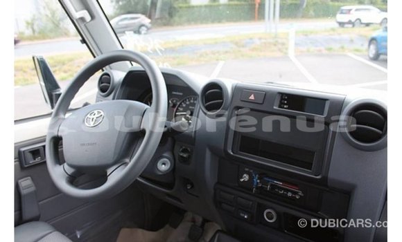 Buy Import Toyota Land Cruiser White Car in Import - Dubai in Marquesas Buy Import Toyota Land Cruiser White Car in Import - Dubai in Marquesas