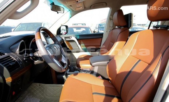 Acheter Import Voiture Toyota Prado Blanc à Import - Dubai, Marquesas Acheter Import Voiture Toyota Prado Blanc à Import - Dubai, Marquesas