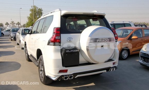 Acheter Import Voiture Toyota Prado Blanc à Import - Dubai, Marquesas Acheter Import Voiture Toyota Prado Blanc à Import - Dubai, Marquesas