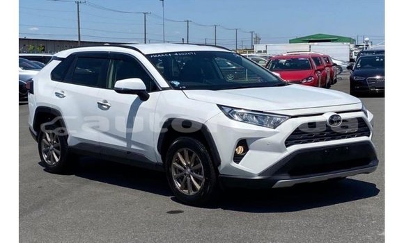 Buy Import Toyota 4Runner White Car in Import - Dubai in Marquesas