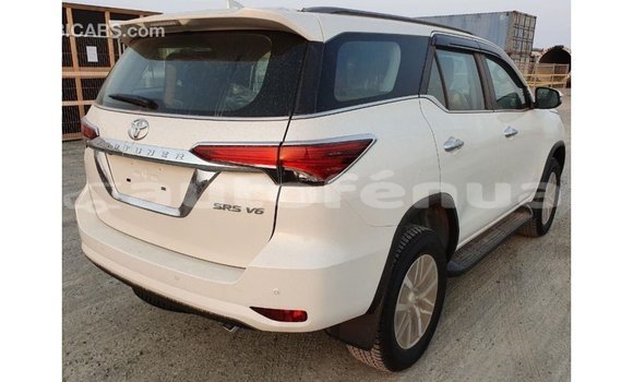 Acheter Import Voiture Toyota Fortuner Blanc à Import - Dubai, Marquesas Acheter Import Voiture Toyota Fortuner Blanc à Import - Dubai, Marquesas