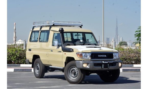 Acheter Import Voiture Toyota Land Cruiser Beige à Import - Dubai, Marquesas Acheter Import Voiture Toyota Land Cruiser Beige à Import - Dubai, Marquesas