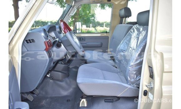 Acheter Import Voiture Toyota Land Cruiser Beige à Import - Dubai, Marquesas Acheter Import Voiture Toyota Land Cruiser Beige à Import - Dubai, Marquesas