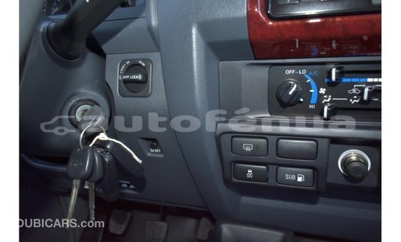 Acheter Import Voiture Toyota Land Cruiser Beige à Import - Dubai, Marquesas Acheter Import Voiture Toyota Land Cruiser Beige à Import - Dubai, Marquesas