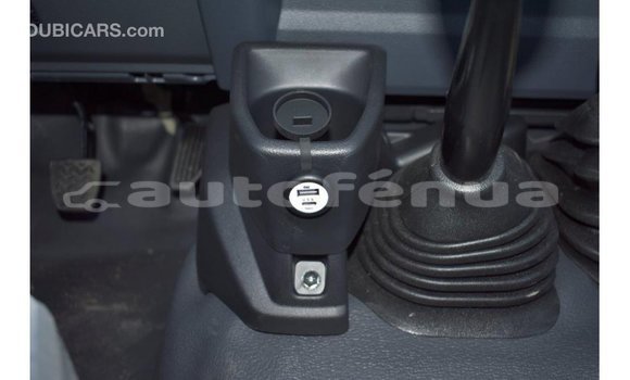 Acheter Import Voiture Toyota Land Cruiser Beige à Import - Dubai, Marquesas Acheter Import Voiture Toyota Land Cruiser Beige à Import - Dubai, Marquesas
