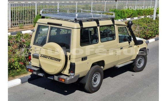 Acheter Import Voiture Toyota Land Cruiser Beige à Import - Dubai, Marquesas Acheter Import Voiture Toyota Land Cruiser Beige à Import - Dubai, Marquesas