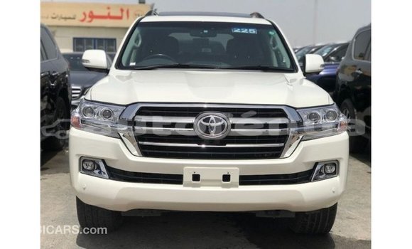 Buy Import Toyota Land Cruiser White Car in Import - Dubai in Marquesas Buy Import Toyota Land Cruiser White Car in Import - Dubai in Marquesas