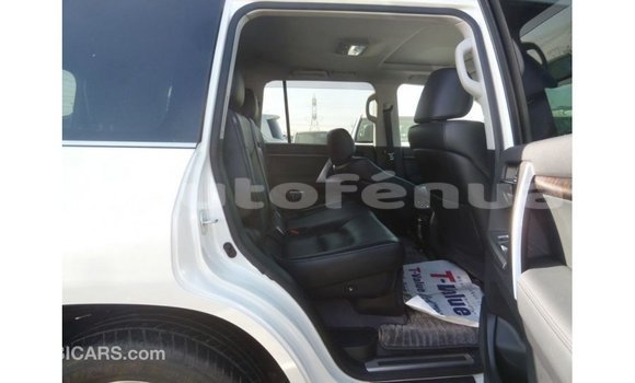 Buy Import Toyota Land Cruiser White Car in Import - Dubai in Marquesas Buy Import Toyota Land Cruiser White Car in Import - Dubai in Marquesas