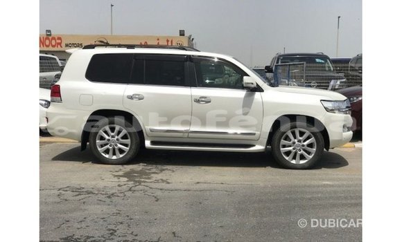 Buy Import Toyota Land Cruiser White Car in Import - Dubai in Marquesas Buy Import Toyota Land Cruiser White Car in Import - Dubai in Marquesas