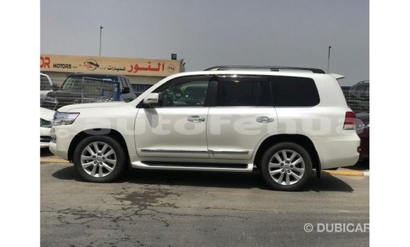 Buy Import Toyota Land Cruiser White Car in Import - Dubai in Marquesas Buy Import Toyota Land Cruiser White Car in Import - Dubai in Marquesas
