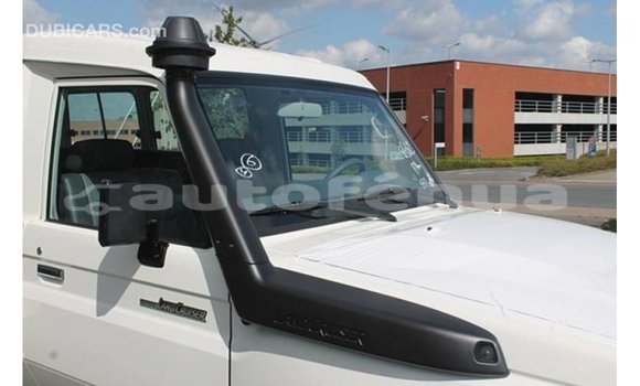 Buy Import Toyota Land Cruiser White Car in Import - Dubai in Marquesas Buy Import Toyota Land Cruiser White Car in Import - Dubai in Marquesas