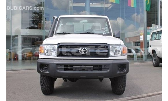 Buy Import Toyota Land Cruiser White Car in Import - Dubai in Marquesas Buy Import Toyota Land Cruiser White Car in Import - Dubai in Marquesas
