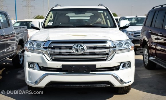 Acheter Import Voiture Toyota Land Cruiser Blanc à Import - Dubai, Marquesas Acheter Import Voiture Toyota Land Cruiser Blanc à Import - Dubai, Marquesas