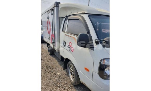 Acheter Import Voiture Kia Carens Blanc à Import - Dubai, Marquesas Acheter Import Voiture Kia Carens Blanc à Import - Dubai, Marquesas