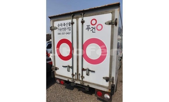 Acheter Import Voiture Kia Carens Blanc à Import - Dubai, Marquesas Acheter Import Voiture Kia Carens Blanc à Import - Dubai, Marquesas