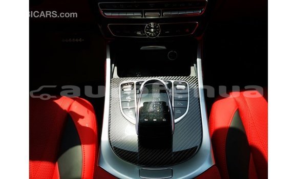 Acheter Import Voiture Mercedes-Benz 190 Blanc à Import - Dubai, Marquesas Acheter Import Voiture Mercedes-Benz 190 Blanc à Import - Dubai, Marquesas