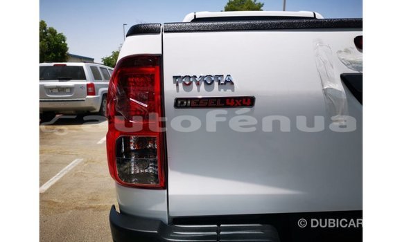 Acheter Import Voiture Toyota Hilux Blanc à Import - Dubai, Marquesas Acheter Import Voiture Toyota Hilux Blanc à Import - Dubai, Marquesas
