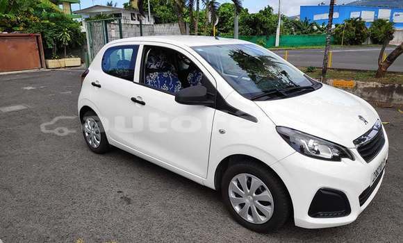 Medium with watermark peugeot 108 tahiti papeete 3814