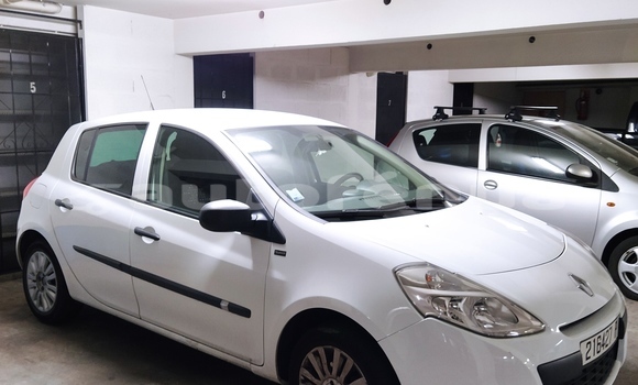 Medium with watermark renault clio tahiti papeete 3822