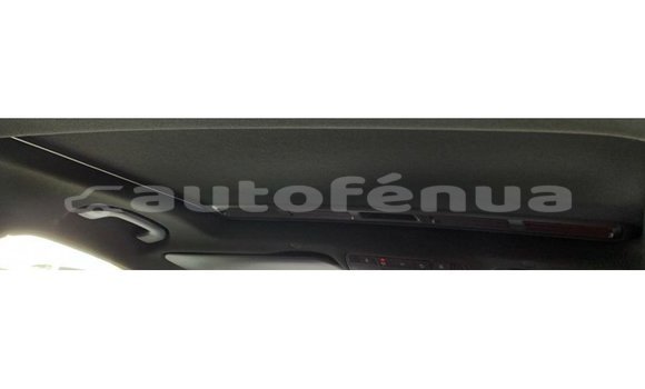 Acheter Import Voiture Mercedes-Benz 190 Blanc à Import - Dubai, Marquesas Acheter Import Voiture Mercedes-Benz 190 Blanc à Import - Dubai, Marquesas