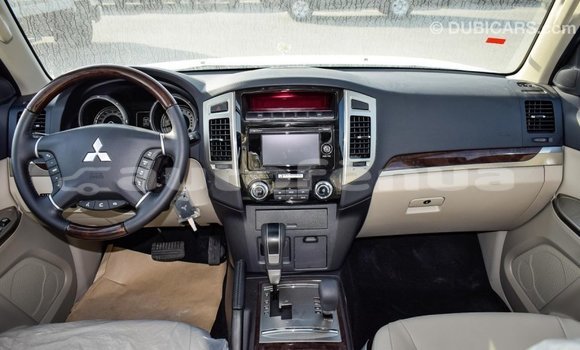 Acheter Import Voiture Mitsubishi Pajero Blanc à Import - Dubai, Marquesas Acheter Import Voiture Mitsubishi Pajero Blanc à Import - Dubai, Marquesas