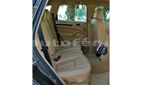 Acheter Import Voiture Porsche Cayenne Marron à Import - Dubai, Marquesas Acheter Import Voiture Porsche Cayenne Marron à Import - Dubai, Marquesas
