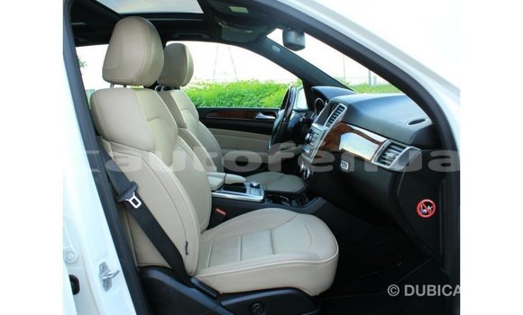 Acheter Import Voiture Mercedes-Benz 190 Blanc à Import - Dubai, Marquesas Acheter Import Voiture Mercedes-Benz 190 Blanc à Import - Dubai, Marquesas