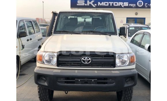 Acheter Import Voiture Toyota Land Cruiser Blanc à Import - Dubai, Marquesas