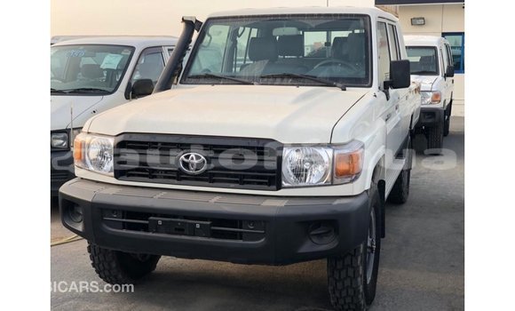 Acheter Import Voiture Toyota Land Cruiser Blanc à Import - Dubai, Marquesas Acheter Import Voiture Toyota Land Cruiser Blanc à Import - Dubai, Marquesas