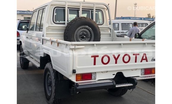 Acheter Import Voiture Toyota Land Cruiser Blanc à Import - Dubai, Marquesas Acheter Import Voiture Toyota Land Cruiser Blanc à Import - Dubai, Marquesas
