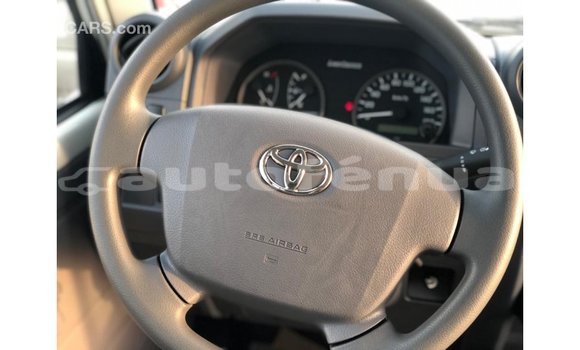 Acheter Import Voiture Toyota Land Cruiser Blanc à Import - Dubai, Marquesas Acheter Import Voiture Toyota Land Cruiser Blanc à Import - Dubai, Marquesas