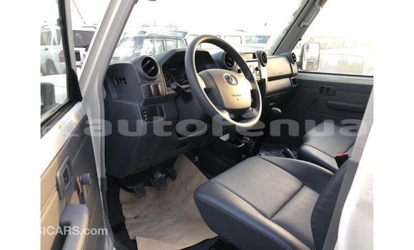 Acheter Import Voiture Toyota Land Cruiser Blanc à Import - Dubai, Marquesas Acheter Import Voiture Toyota Land Cruiser Blanc à Import - Dubai, Marquesas