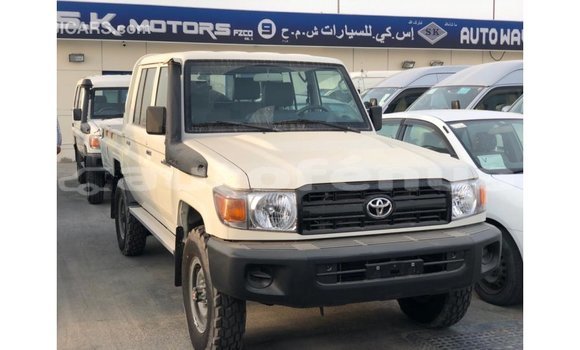 Acheter Import Voiture Toyota Land Cruiser Blanc à Import - Dubai, Marquesas Acheter Import Voiture Toyota Land Cruiser Blanc à Import - Dubai, Marquesas