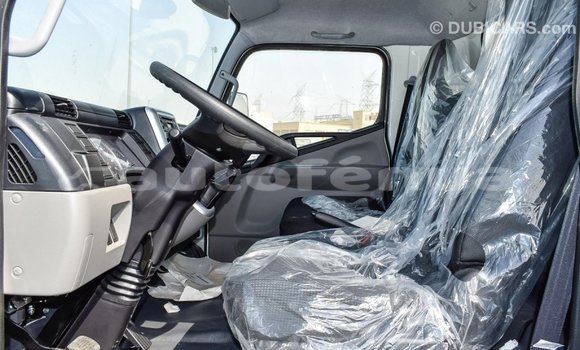 Acheter Import Voiture Mitsubishi Carisma Blanc à Import - Dubai, Marquesas Acheter Import Voiture Mitsubishi Carisma Blanc à Import - Dubai, Marquesas