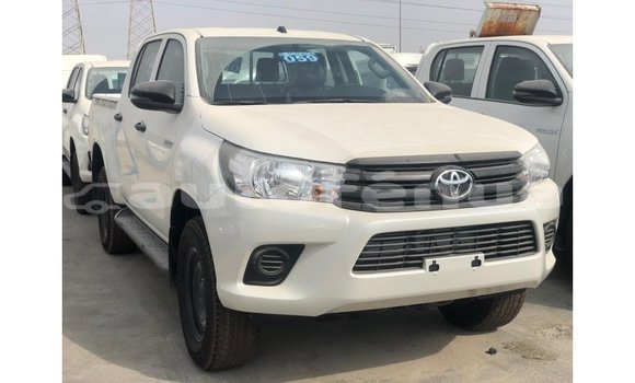 Acheter Import Voiture Toyota Hilux Blanc à Import - Dubai, Marquesas