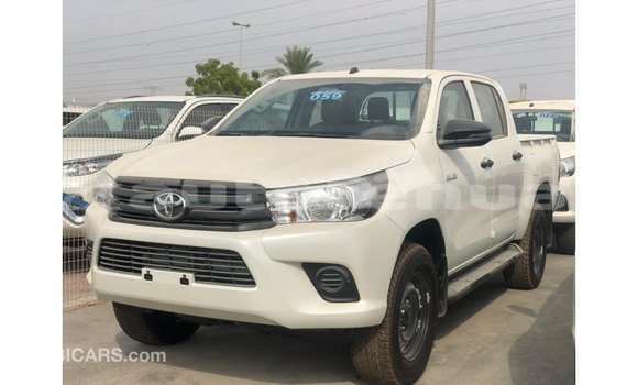 Acheter Import Voiture Toyota Hilux Blanc à Import - Dubai, Marquesas Acheter Import Voiture Toyota Hilux Blanc à Import - Dubai, Marquesas