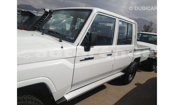 Acheter Import Voiture Toyota Land Cruiser Blanc à Import - Dubai, Marquesas Acheter Import Voiture Toyota Land Cruiser Blanc à Import - Dubai, Marquesas