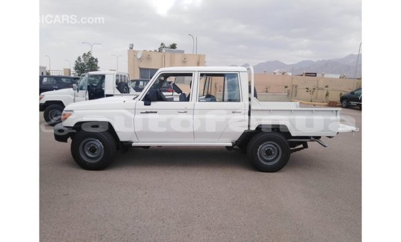 Acheter Import Voiture Toyota Land Cruiser Blanc à Import - Dubai, Marquesas Acheter Import Voiture Toyota Land Cruiser Blanc à Import - Dubai, Marquesas