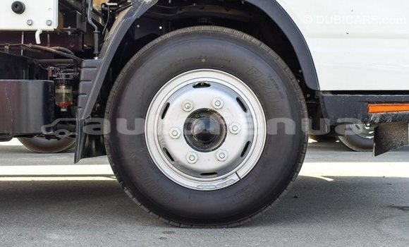 Acheter Import Voiture Mitsubishi Carisma Blanc à Import - Dubai, Marquesas Acheter Import Voiture Mitsubishi Carisma Blanc à Import - Dubai, Marquesas