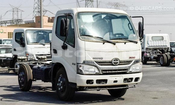 Acheter Import Utilitaire Hino 300 Series Blanc à Import - Dubai, Marquesas Acheter Import Utilitaire Hino 300 Series Blanc à Import - Dubai, Marquesas